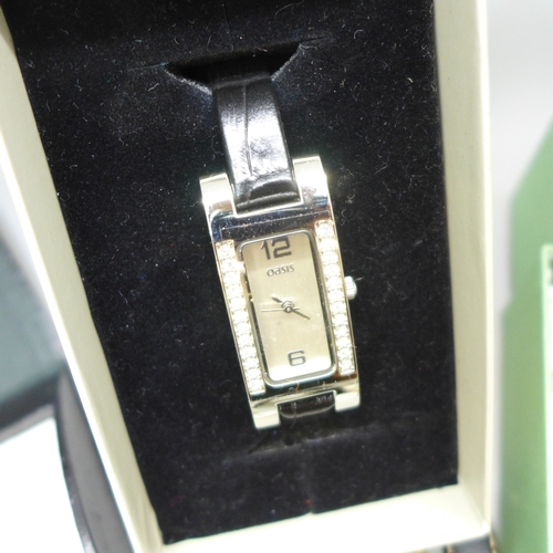7138 - A collection of costume jewellery, a silver ying and yang jewellery set, cameos, watches, etc.