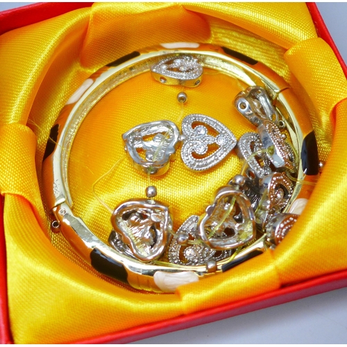 7140 - A collection of wristwatches and costume jewellery