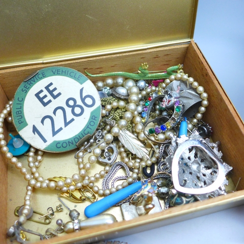 7140 - A collection of wristwatches and costume jewellery