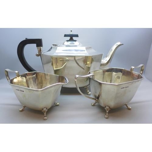 7143 - A George VI silver three piece tea service - tea pot, milk jug and sugar bowl, Sheffield, 1946, 1124... 