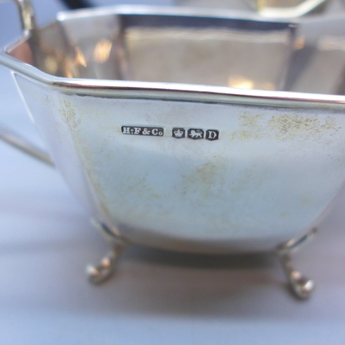 7143 - A George VI silver three piece tea service - tea pot, milk jug and sugar bowl, Sheffield, 1946, 1124... 