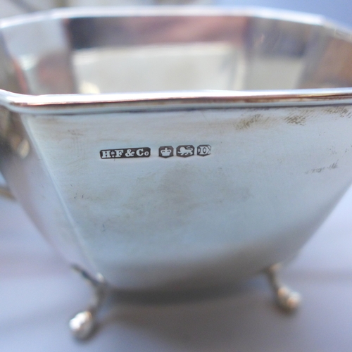 7143 - A George VI silver three piece tea service - tea pot, milk jug and sugar bowl, Sheffield, 1946, 1124... 