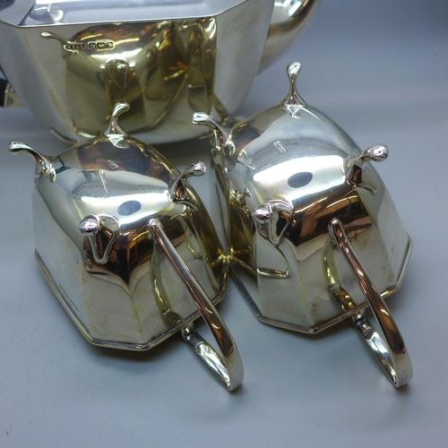 7143 - A George VI silver three piece tea service - tea pot, milk jug and sugar bowl, Sheffield, 1946, 1124... 