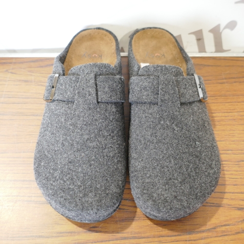 6164 - A pair of Simba Stormur slippers, grey size 9.5