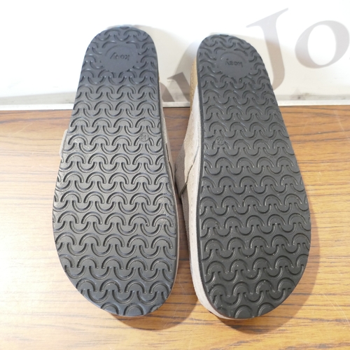6165 - A pair of Simba Rok slippers, grey size 11