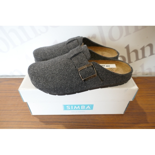 6166 - A pair of Simba Stormur slippers, grey size 6.5