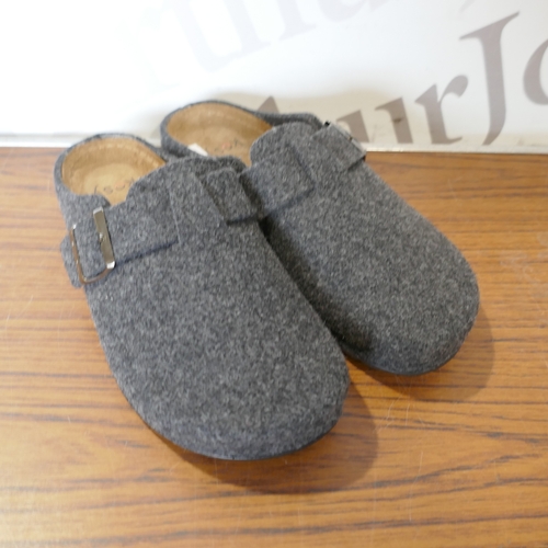 6166 - A pair of Simba Stormur slippers, grey size 6.5