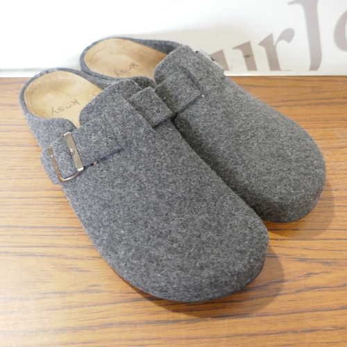 6167 - A pair of Simba Stormur slippers, grey size 11