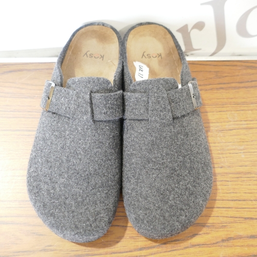6167 - A pair of Simba Stormur slippers, grey size 11