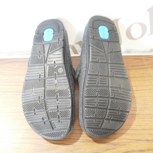 6167 - A pair of Simba Stormur slippers, grey size 11