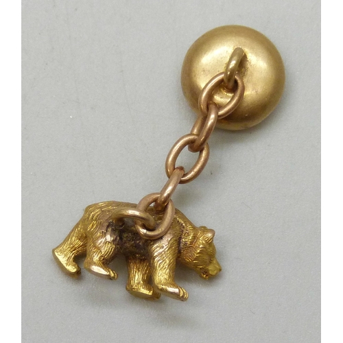 7124 - A yellow metal cufflink in the form of a bear, 4.8g