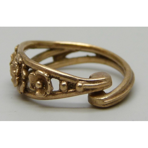 7125 - A yellow metal ring, a/f, 3.8g