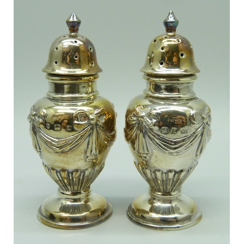 7130 - A Victorian silver salt and pepper with swag and bow design, Birmingham 1899 and 1900, 34g, 7.2cm, c... 