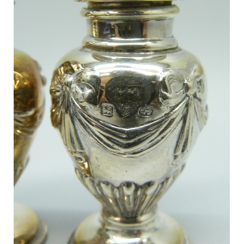 7130 - A Victorian silver salt and pepper with swag and bow design, Birmingham 1899 and 1900, 34g, 7.2cm, c... 
