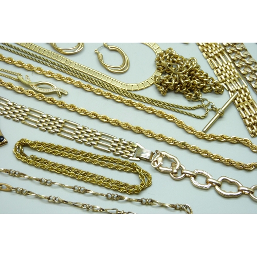 7132 - A collection of gold tone costume jewellery