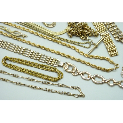7132 - A collection of gold tone costume jewellery