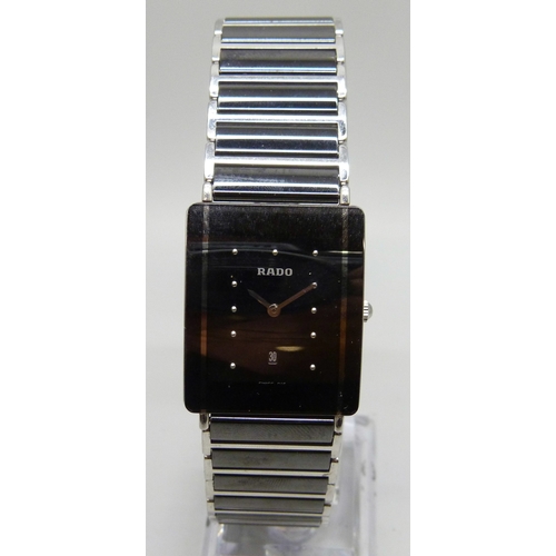 7146 - A Rado Diastar Titanium wristwatch with black dial and date aperture, 28mm including crown