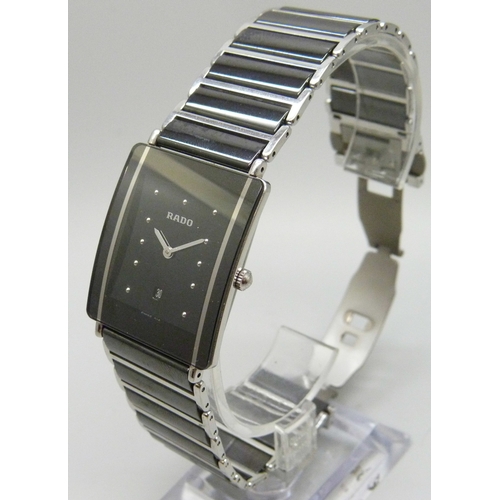 7146 - A Rado Diastar Titanium wristwatch with black dial and date aperture, 28mm including crown