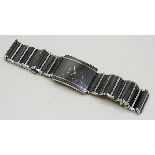 7146 - A Rado Diastar Titanium wristwatch with black dial and date aperture, 28mm including crown