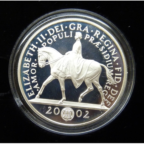 7173 - Coins - The Royal Mint, a Golden Jubilee silver proof crown and £10 note set, limited edition (500),... 