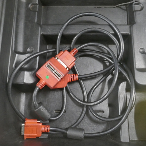 5010 - A Snap-on Solus Pro scanner with user documentation CD and 32 digital keys