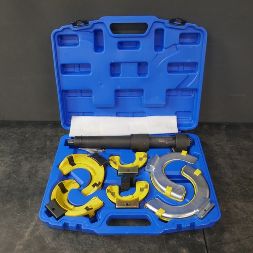 5033 - A Vevor Strut spring compressor - in a case - unused