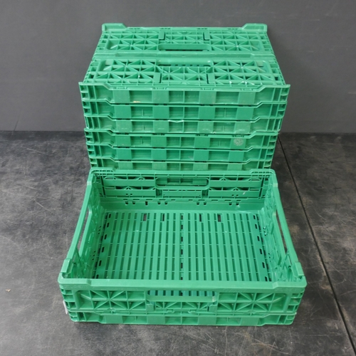 5042 - 10 green plastic stacking crates