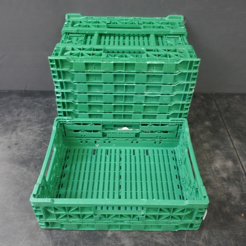 5043 - 10 green plastic stacking crates