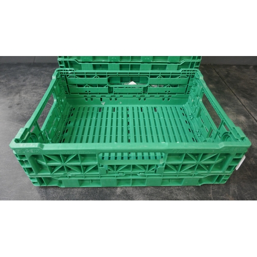 5043 - 10 green plastic stacking crates