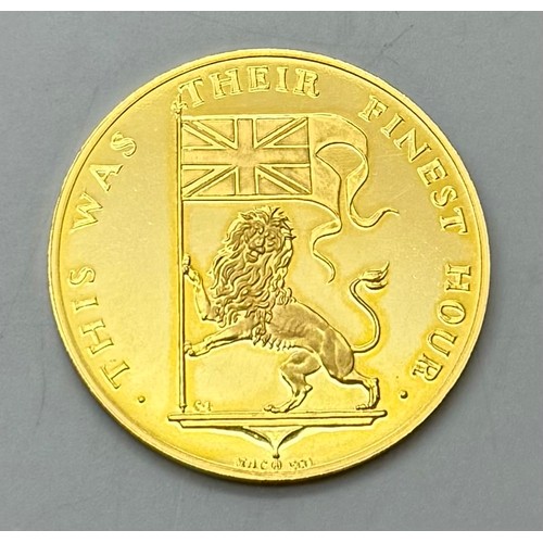 7169A - An 18ct gold Winston Churchill commemorative coin, hallmarked to edge, 17g