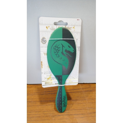 6007 - A Yashe hair dryer and a quantity of Harry Potter hair brushes (516662474-31) *This lot is subject t... 