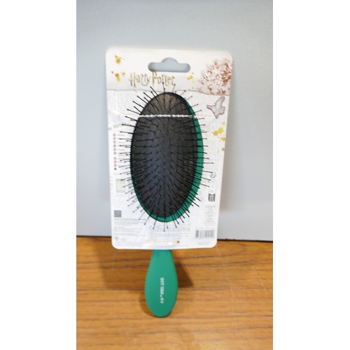6007 - A Yashe hair dryer and a quantity of Harry Potter hair brushes (516662474-31) *This lot is subject t... 