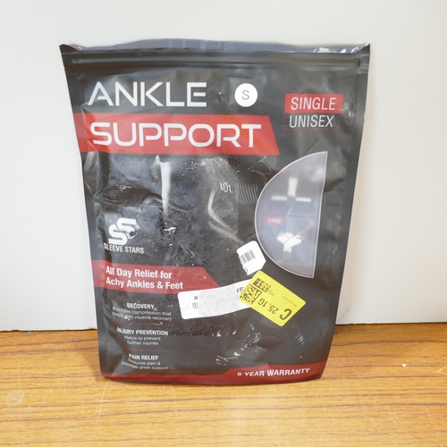 6121 - A box of medical supports/straps (516662385-36) *This lot is subject to VAT