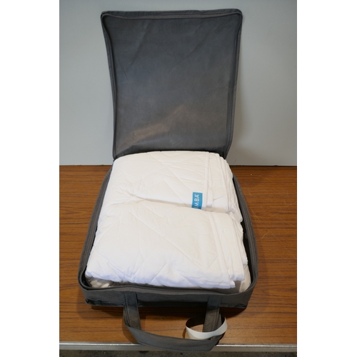 6135 - A Simba quilted performance mattress protector (140 x 200cm)