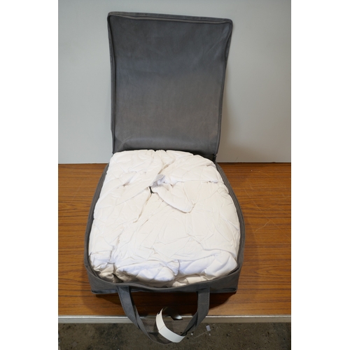 6137 - A Simba king size mattress protector