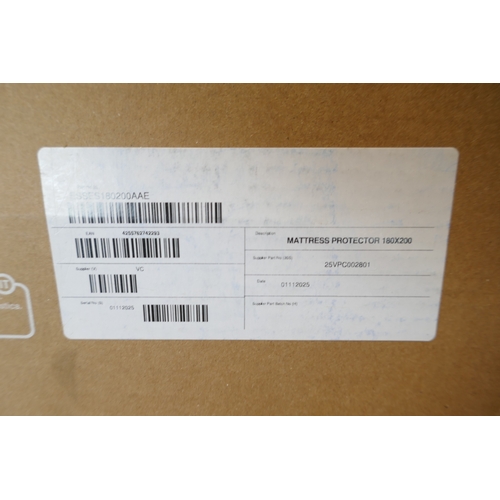 6139 - An Simba king size quilted performance mattress protector