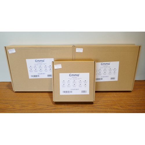 6144 - An Emma king size duvet cover, fitted sheet in grey and 2 white pillow cases