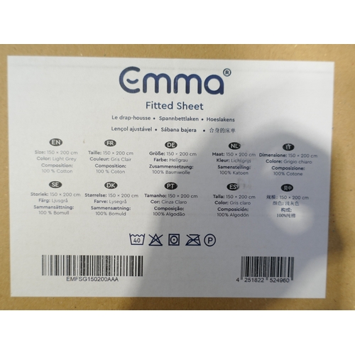 6144 - An Emma king size duvet cover, fitted sheet in grey and 2 white pillow cases