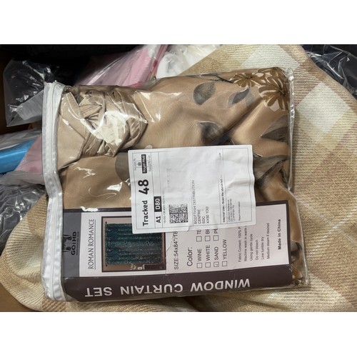 6129 - A pallet of mixed furnishings to include bed linen, curtains, blankets, etc. (516662470-1) *This lot... 