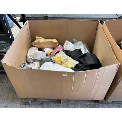6128 - A pallet of mixed furnishings to include bed linen, cuyrtains, blankets, etc. (516662401-66) *This l... 