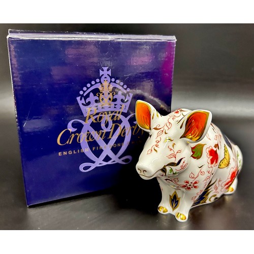 工芸品  Crown Derby Sitting Pig A Royal Crown Derby Sitting Pig paperweight, gold stopper, boxed
