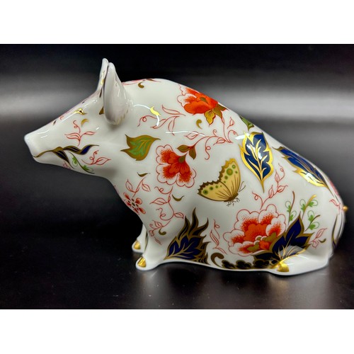 工芸品  Crown Derby Sitting Pig A Royal Crown Derby Sitting Pig paperweight, gold stopper, boxed