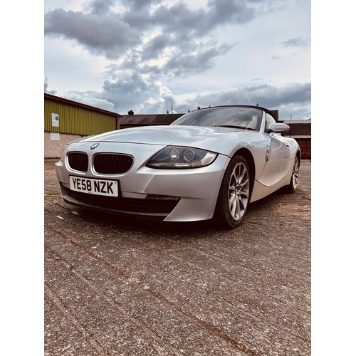5259 - A silver 2009 2 litre petrol BMW Z4 convertible, registration YE58 NZK (first registered February 20...