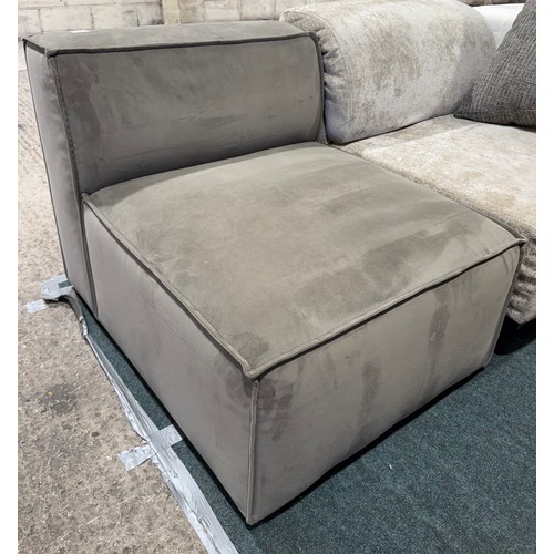 Lot 3182      