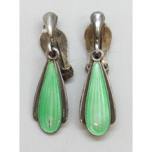 Lot 7040      