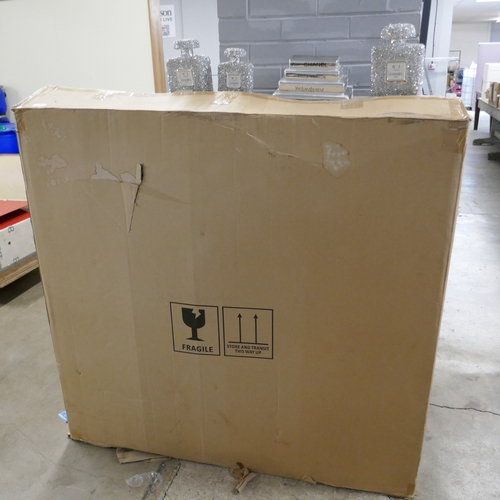 Lot 5057      