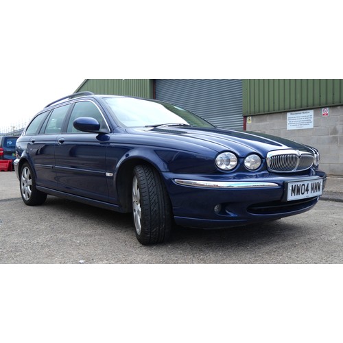 365 - A 2004 Jaguar X-Type SE AWD estate car - 2967cc petrol - automatic gearbox - two keys - 29,541 genui...