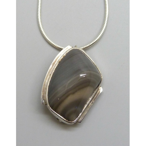 Lot 7049      