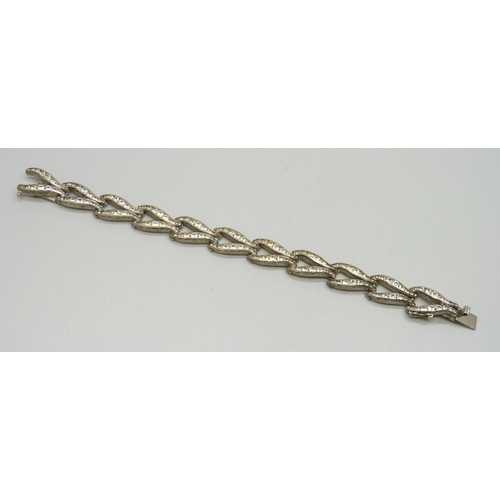 Lot 7017      