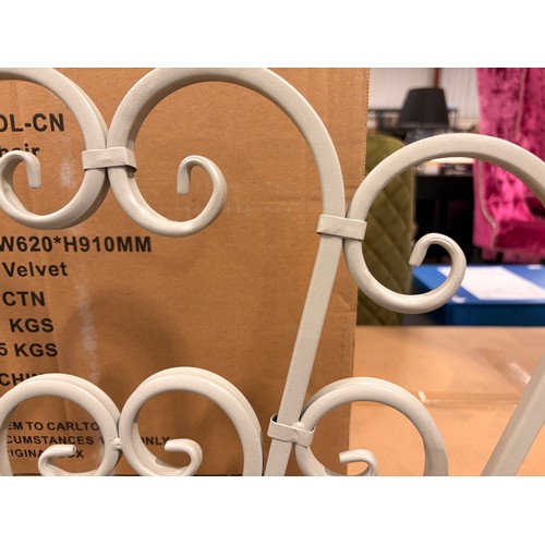 3041 - A grey metal garden bench